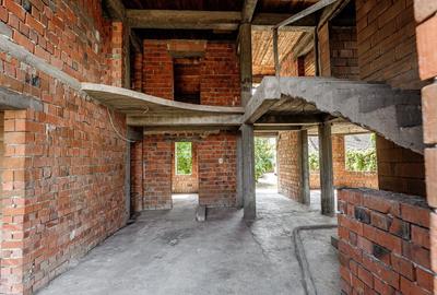 Două case pe Calea Radnei comision 0 - 8