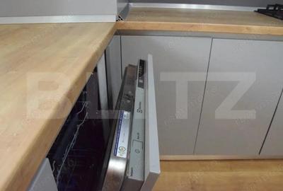 Apartament cu 5 camere, 3 bai, curte situat in vila, zona Tractorul - 4