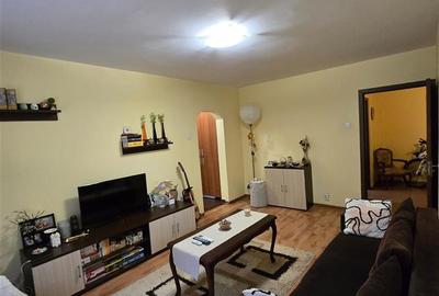 Apartament cu 3 camere semidecomandat în Podu Roș - 1