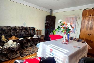 Casă cu 3 camere cu Teren 4319 Mp în Pomezeu - 1