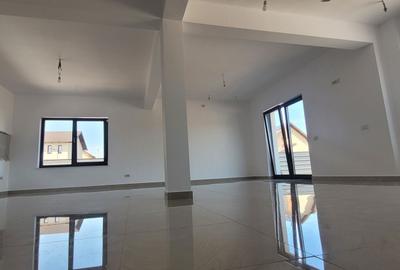 Casă cu 4 camere în Central - 2