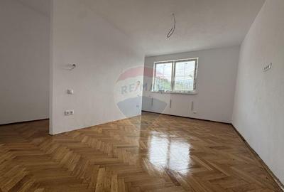 Casa / Vila cu 4 camere de vanzare in zona Vitrometan - 1
