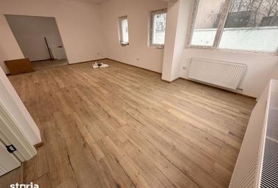 Casă cu 8 camere cu Teren 495 Mp în Glina - 5