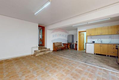 Casă individuală cu 10 camere cu Teren 710 Mp în Central - 12