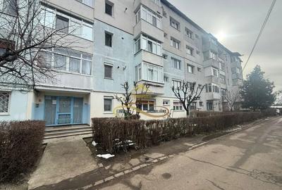 Apartament cu 2 camere semidecomandat în Cornișa - 1
