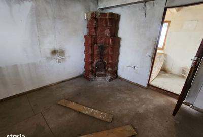 Casă cu 4 camere cu Teren 4395 Mp în Gârleni - 4