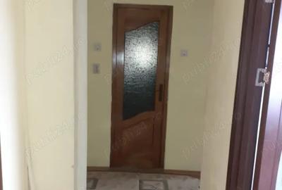 Vand apartament cu 3 camere, decomandat,cartier 1 Mai - 5