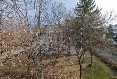 Apartament cu 2 camere semidecomandat, mobilat în Tractorul - 4