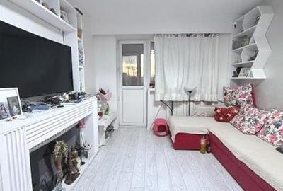 Apartament cu 3 camere decomandat în Drumul Taberei