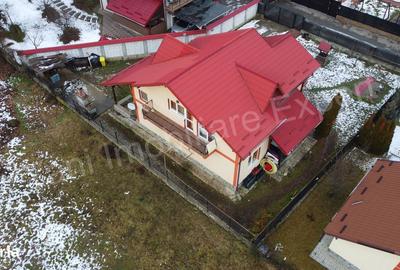 Casă cu 4 camere în Central - 1