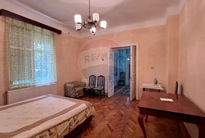Casa interbelica de vanzare, 4 camere, ultracentral Galati - 6