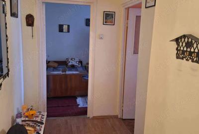 Vanzare apartament 3 camere.