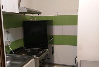 Garsonieră decomandată în Apărătorii Patriei