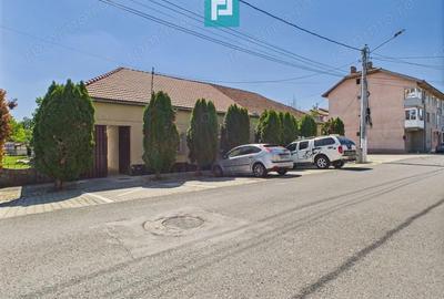 Casa cu 3 camere, anexe loca?ie Premium in Pecica