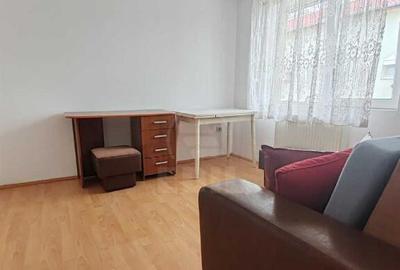 Casă cu 4 camere cu Teren 100 Mp în Florești