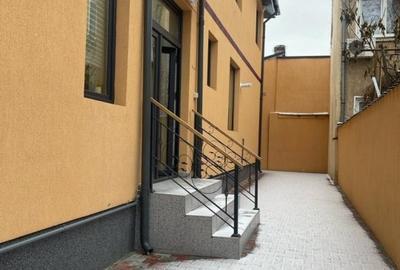 Casă individuală cu 5 camere cu Canalizare în Vitan Mall - 1