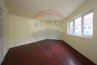 Corp de casa cu 2 studiouri independente, ideal pentru regim hotelier - 15