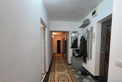 Apartament cu 3 camere decomandat în Alexandru cel Bun