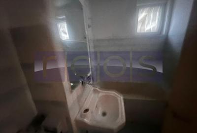 De vânzare apartament 3 camere – Decomandat - Aleea Suica - 8