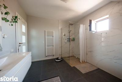 Casă cu 6 camere cu Teren 3700 Mp în Central - 8