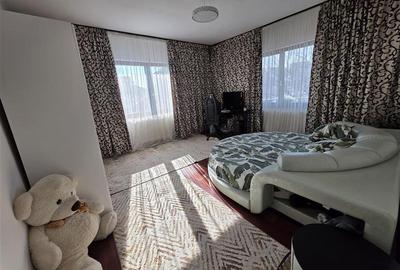 Casă individuală cu 10 camere cu Canalizare în Craiovița Nouă - 16