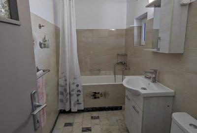 Particular vand apartament cu 3 camere ultracentral (km 0) - 2