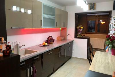 Apartament cu 4 camere decomandat în Apărătorii Patriei - 3