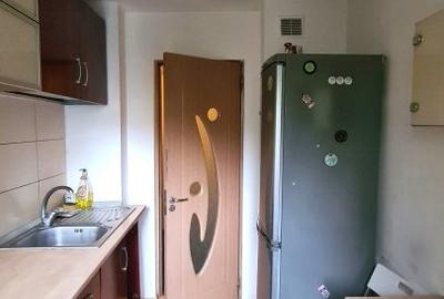 Apartament cu 3 camere semidecomandat în Tineretului - 3