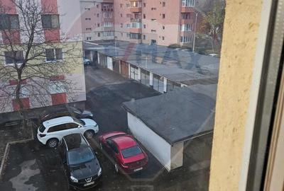 Apartament cu 3 camere de vanzare, str. Hortensiei - 12