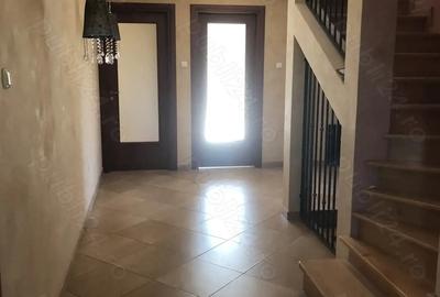 Casă cu Teren 600 Mp în Central - 1