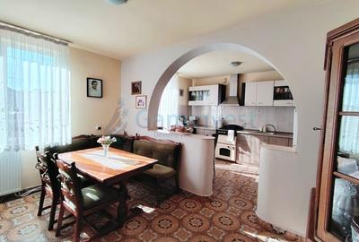 Casă cu 15 camere cu Teren 2800 Mp în Sântandrei - 4