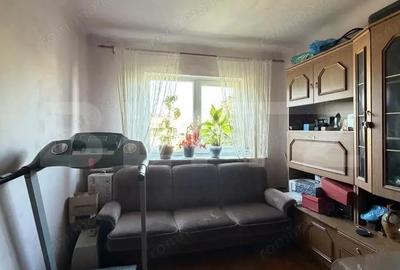 Apartament cu 4 camere decomandat în 1 Mai - 9