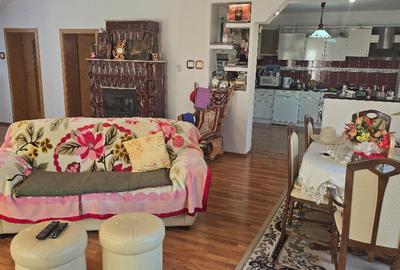 Vand proprietate in Deva. zona Ceangai, compusa din 2 case de locuit, - 1