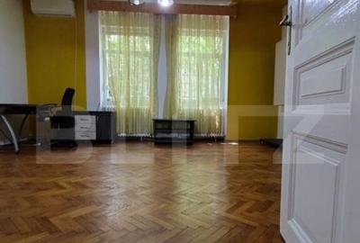 Casa istorica, 2 apartamnte, curte proprie- posibilitati mul - 2