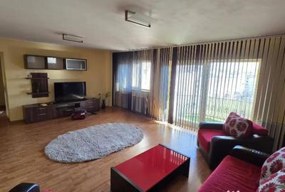Apartament cu 3 camere decomandat în Gară