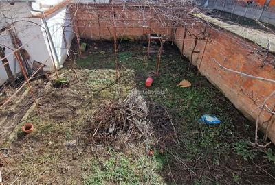 Casă cu Teren 176 Mp în Central - 2