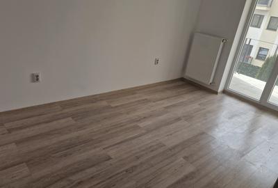 Apartament cu 2 camere decomandat în Tractorul - 5