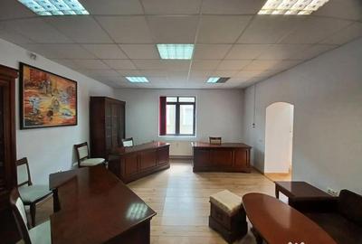 Spațiu comercial, de 40 mp, în Central - 11