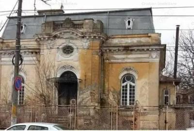 Casă cu 10 camere cu Teren 2400 Mp în Central - 2