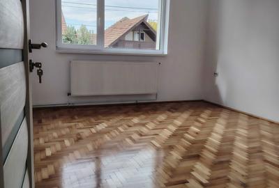 Casă cu 4 camere în Central - 2