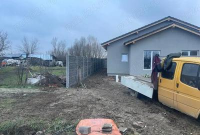 Casă cu Teren 415 Mp în Albina - 1