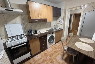Apartament cu 3 camere semidecomandat în Exterior Vest