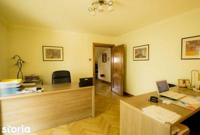 Casă cu 10 camere cu Canalizare în Central - 6