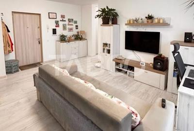 Apartament cu 3 camere semidecomandat, mobilat în Iris