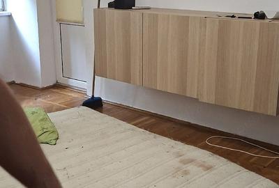 Apartament cu 3 camere semidecomandat în Aviației