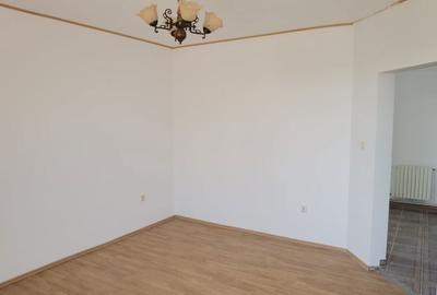 Casă cu 5 camere cu Teren 1438 Mp în Chiscani - 11