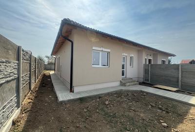 Duplex pe parter în Albina – Despartit prin baie 97.500 Euro - 2