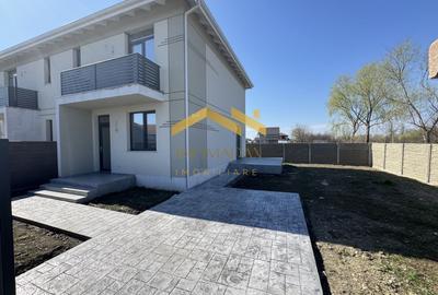 Duplex cu 4 camere cu Canalizare în Utvin - 12