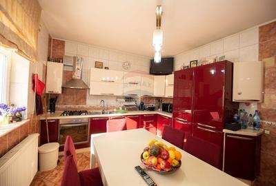 Casa de vanzare cu garaj,  Prelungirea Ghencea, Ghencea, Sector 6 - 12