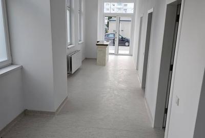 Spațiu comercial, de 500 mp, în Central - 8